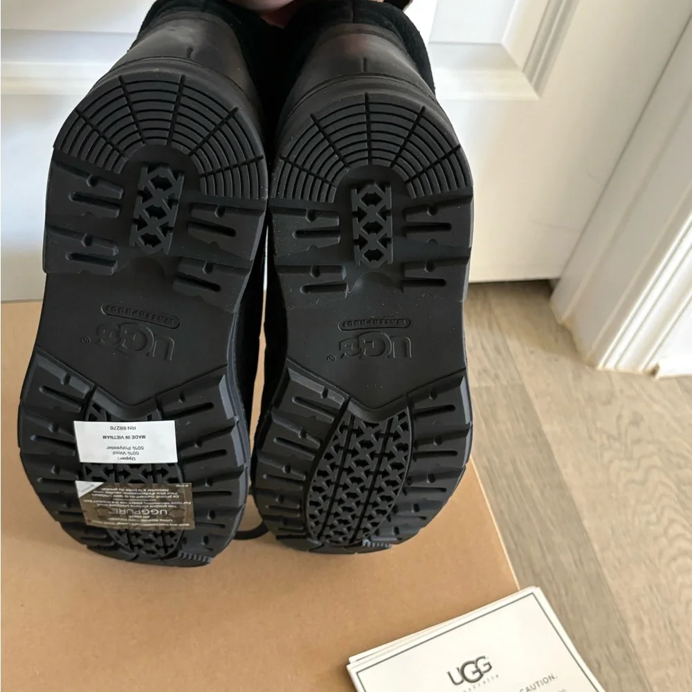 UGG Men's Black Boots - Picture 11 of 11